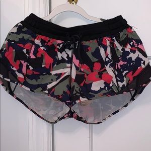 Lululemon Hotty Hot shorts II 2.5”